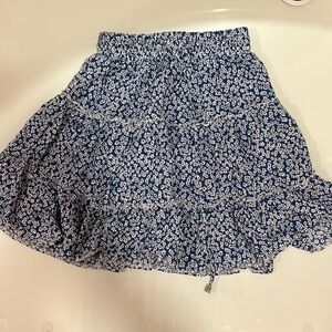 princess Polly Navy and white flower skirt. It is mid length. Size US 0